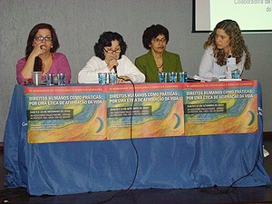 mesa-do-vi-seminario-de-direitos-humanos-discute-novas-possibilidades-para-as-praticas-psi